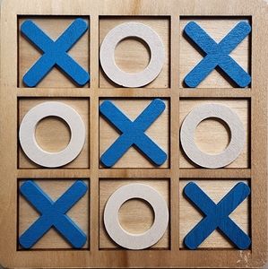Tic tac toe game board